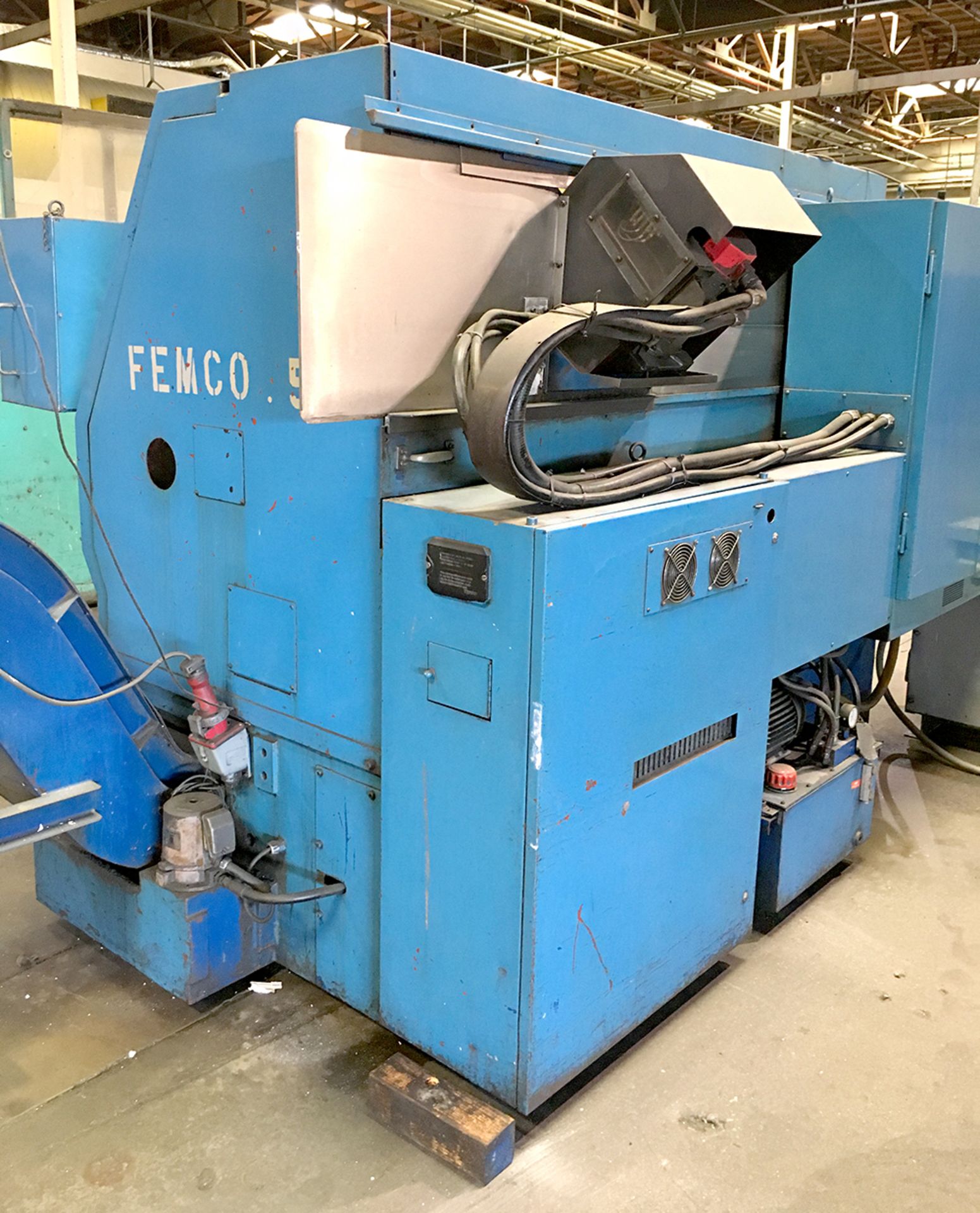 FEMCO WNCL 35/60 CNC LATHE TURNING CENTER w/ FANUC CONTROL + CHIP CONVEYOR - Image 10 of 13