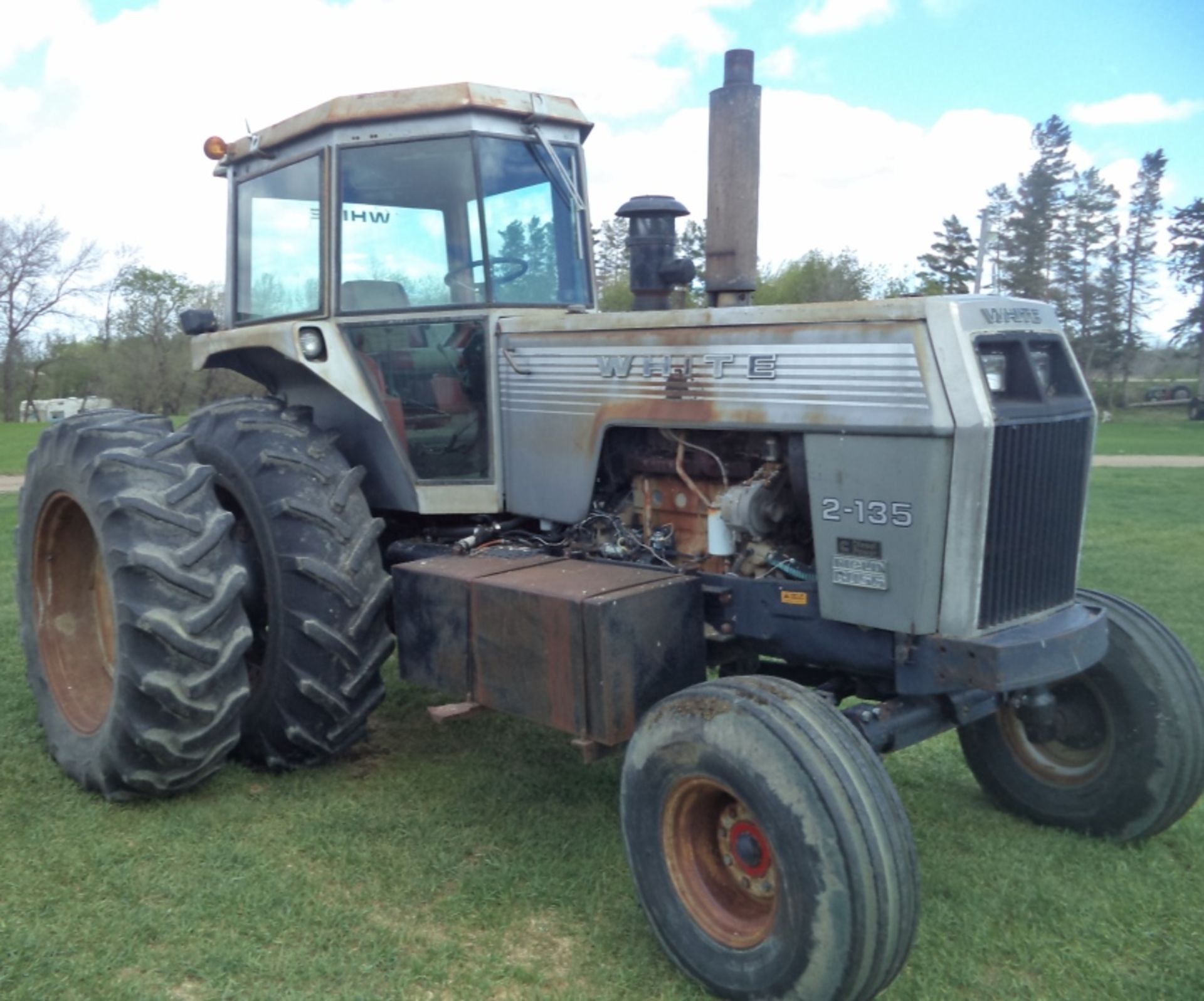 White 2-135 Diesel Tractor - Image 2 of 3