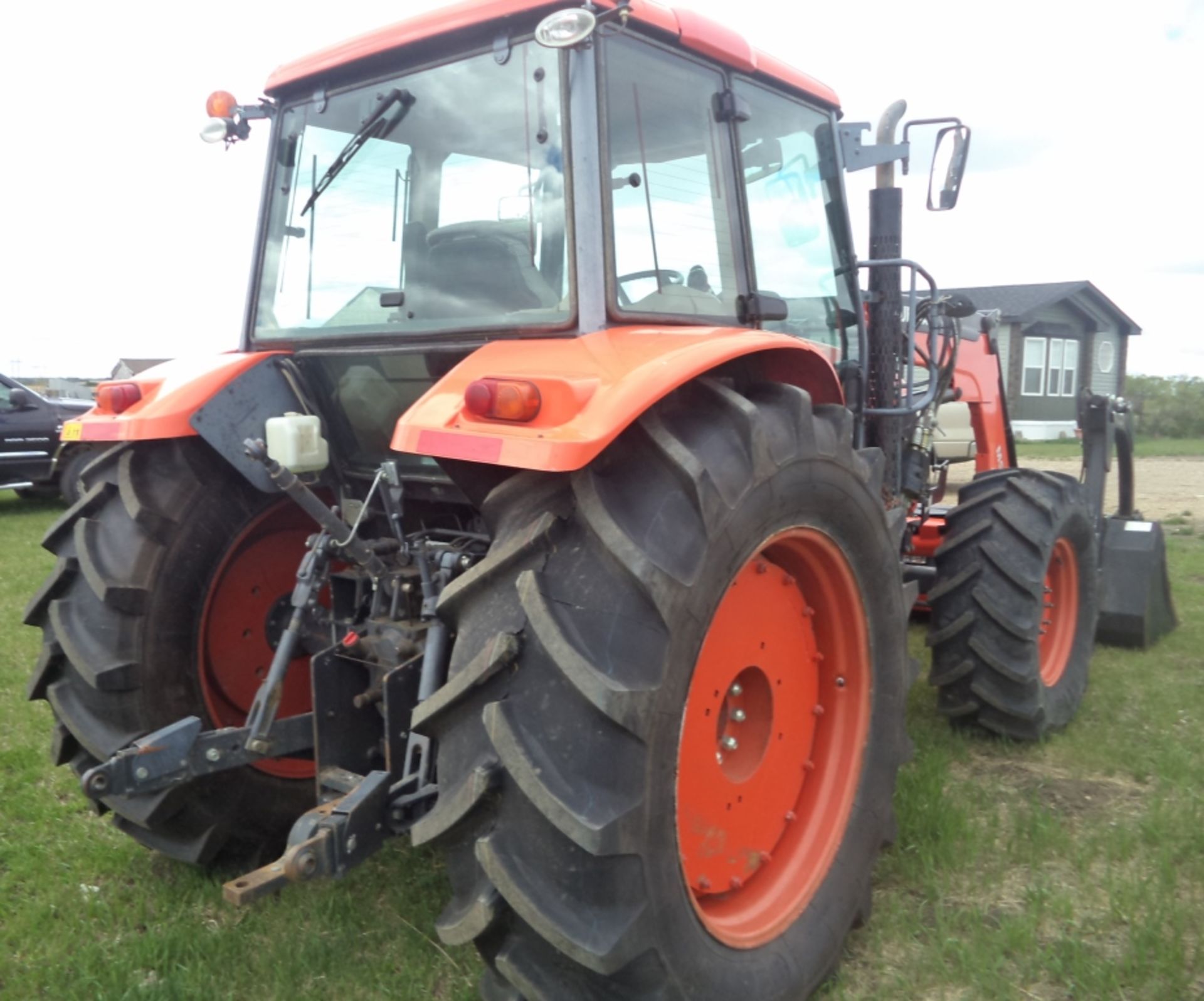 M135X Kubota MFWD Diesel Tractor, M55 Loader & Grapple, New Radial tires, 3 pth, shows 2290 hrs, - Image 3 of 4