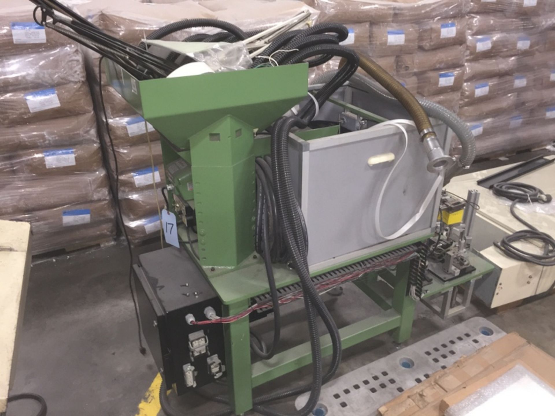 Autofeed Corp. Mdl. MISSWT, Vibratory Hopper, 21" x 21" including a Syntron Vibratory Feeder Bowl,