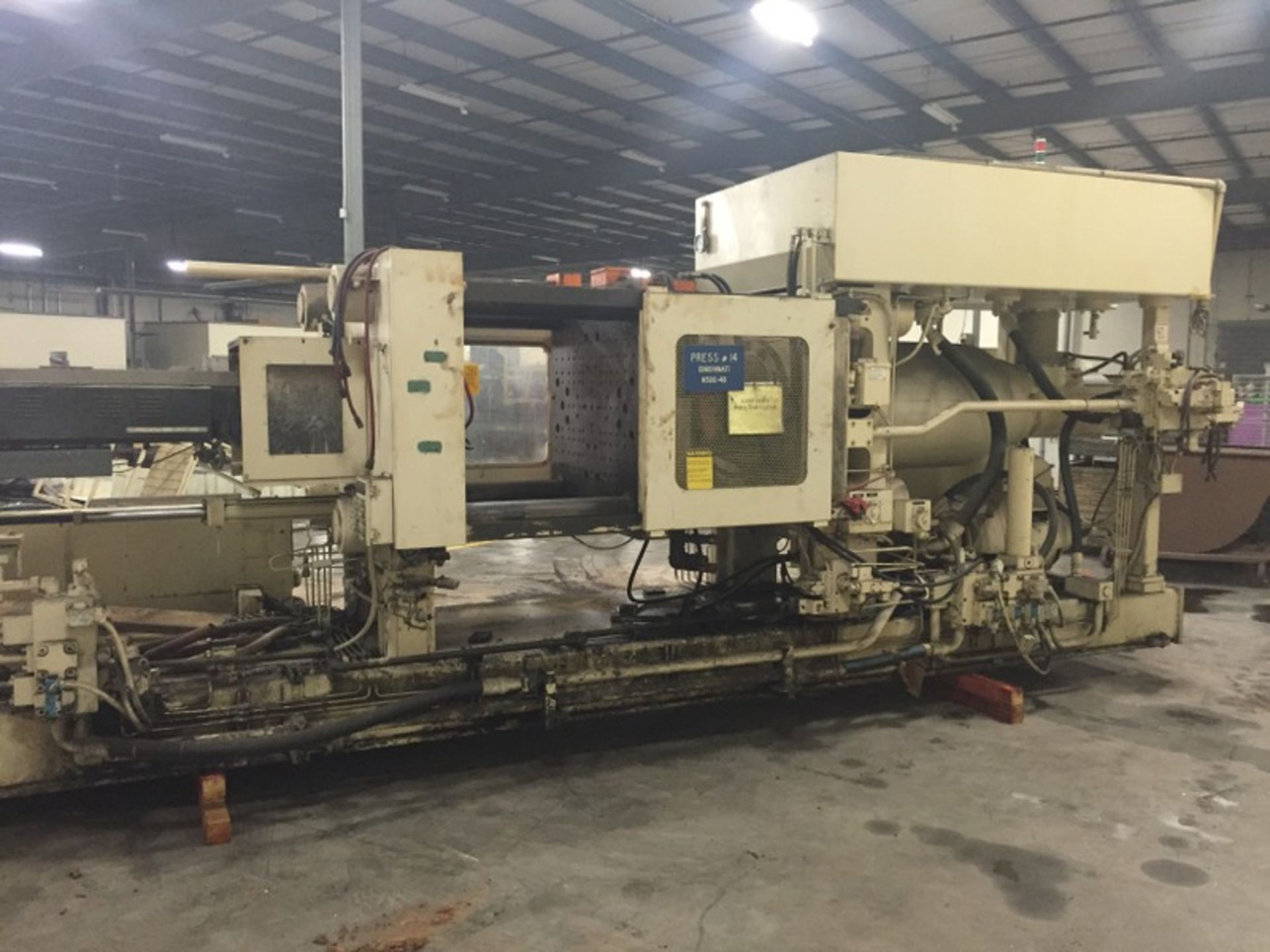 Cincinnati Milacron Mdl. H500-48, 500-Ton Injection Molding Machine, 48oz Shot, 48" x 48" Platen - Image 5 of 11