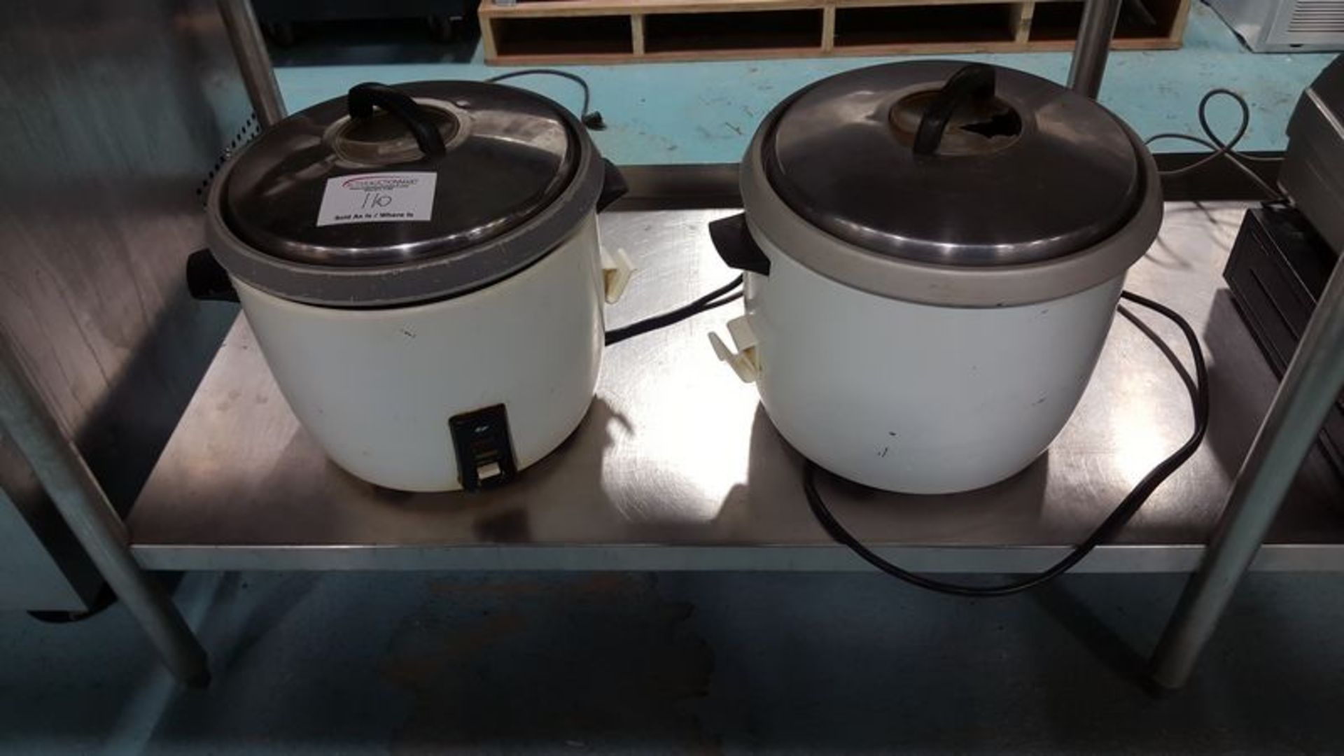 2 Electric rice cookers