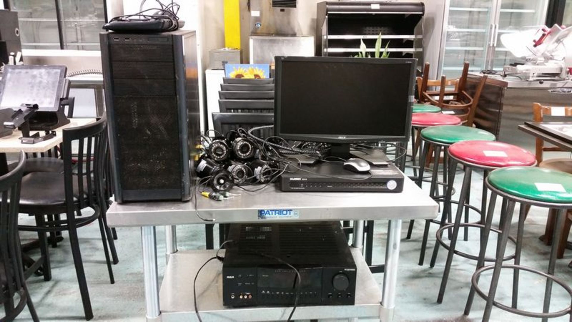 Lorex Surveillance System with 7 cameras - New in 2013
