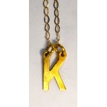 A 9ct gold chain with a letter 'K' pendant, approx 1.6g.