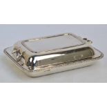 A George V hallmarked silver entree dish of rounded rectangular form with bead decoration, PPM Co.