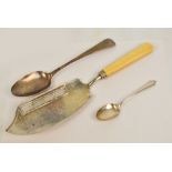 A George III hallmarked silver and ivory handled fish slice/server with shaped blade,