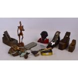 A quantity of mixed collectors' items comprising four wood planes, a quantity drawer pull handles,