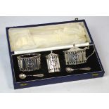 An Elizabeth II hallmarked silver cased cruet set, Birmingham 1968, combined 7.