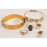 A 9ct gold metal core hinged bangle, two 9ct rings, a pair of drop earrings and a further bangle.