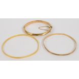 An 18ct yellow gold circular bangle, diameter 7.