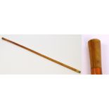 A malacca shafted walking cane of plain form with horn handle, length 90.5cm.