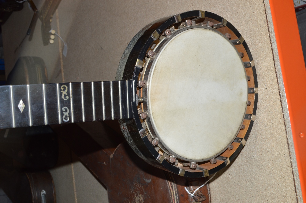 An early 20th century banjo by J.E. Dallas, 415 The Strand, London, no.3063, cased. - Image 6 of 7