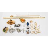 A quantity of costume jewellery including a fine link 9ct gold chain, two gold wedding bands,