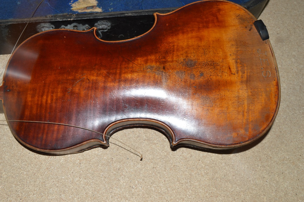A full size violin with one-piece back, length of back 36cm, indistincly labelled, cased with a bow. - Image 4 of 4