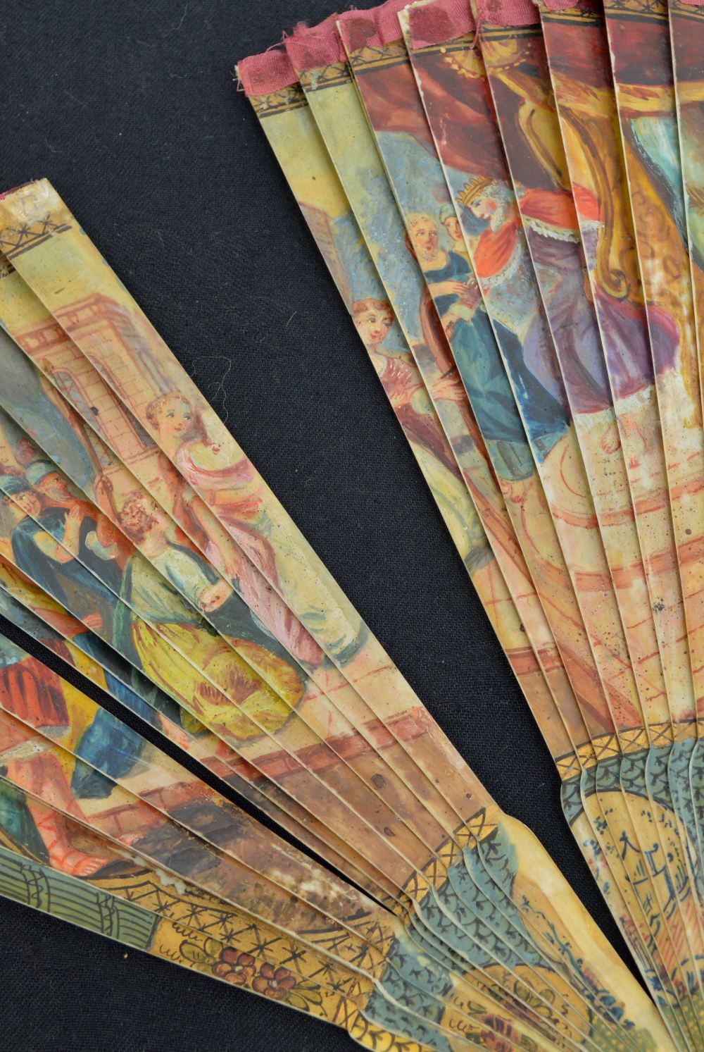 An 18th century painted and varnished French Vernis Martin brise fan, - Image 3 of 3