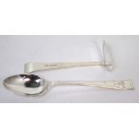 A cased George VI hallmarked silver child's pusher and spoon, Sheffield 1947, approx 1.4ozt.