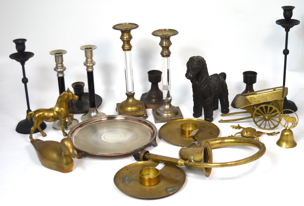 A small quantity of brass and metal ware to include a plated tray, hunting horn,