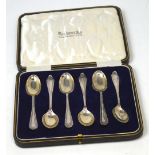 A boxed set of six George V hallmarked silver teaspoons, Sheffield 1922, approx 2.5ozt.