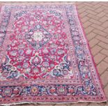 A fine vintage Persian Kashan rug, 196 x 126cm.