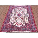 A fine Persian Sarough rug, 150 x 102cm.