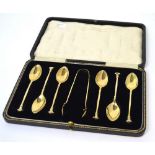 A cased set of George VI silver gilt teaspoons and sugar tongs, Birmingham 1937, approx 3.2ozt.