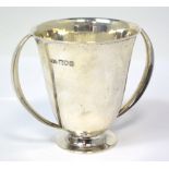 A George V hallmarked silver handmade hammered loving cup, maker Henry Hodson Plante, London 1913,