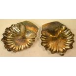 A pair of Victorian hallmarked silver shell dishes on ball feet, London 1886, diameter 11cm,