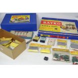 A boxed Bayko building outfit, a boxed Bayko building set,