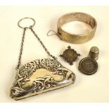 An Edward VII hallmarked silver Art Nouveau purse decorated with stylised scrolls and flowers