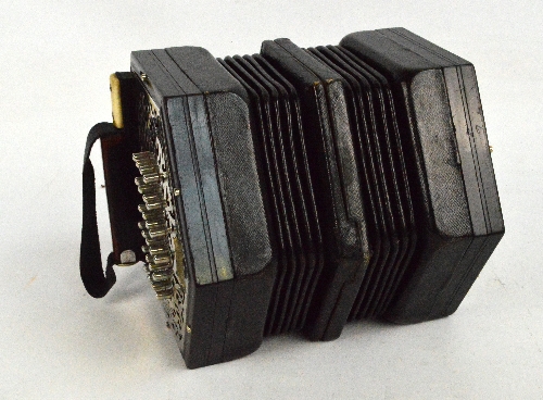 An early 20th century 46 key duet concertina by C Wheatstone & Co, London, serial no.27872, c. - Image 4 of 10