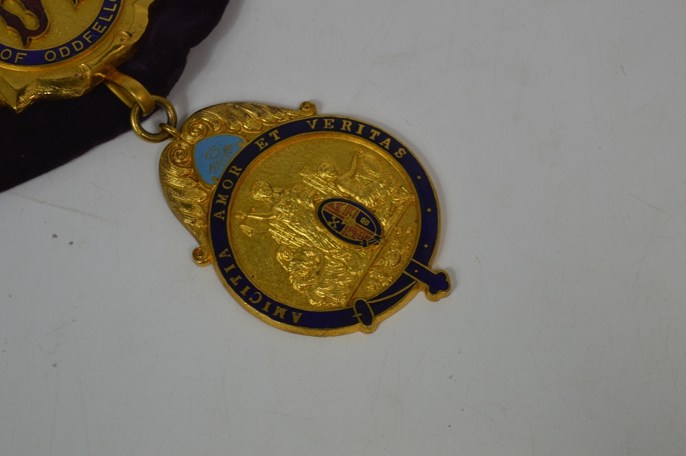 A gilt metal Grand United Order of Oddfellows chain of office with enamelled decoration inscribed - Image 2 of 2