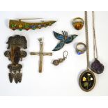 A small quantity of silver jewellery to include a silver gilt horn brooch,