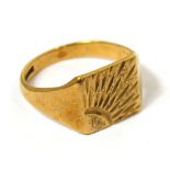 A gentlemen's 9ct gold signet ring with sunburst design, size R, approx 4g.