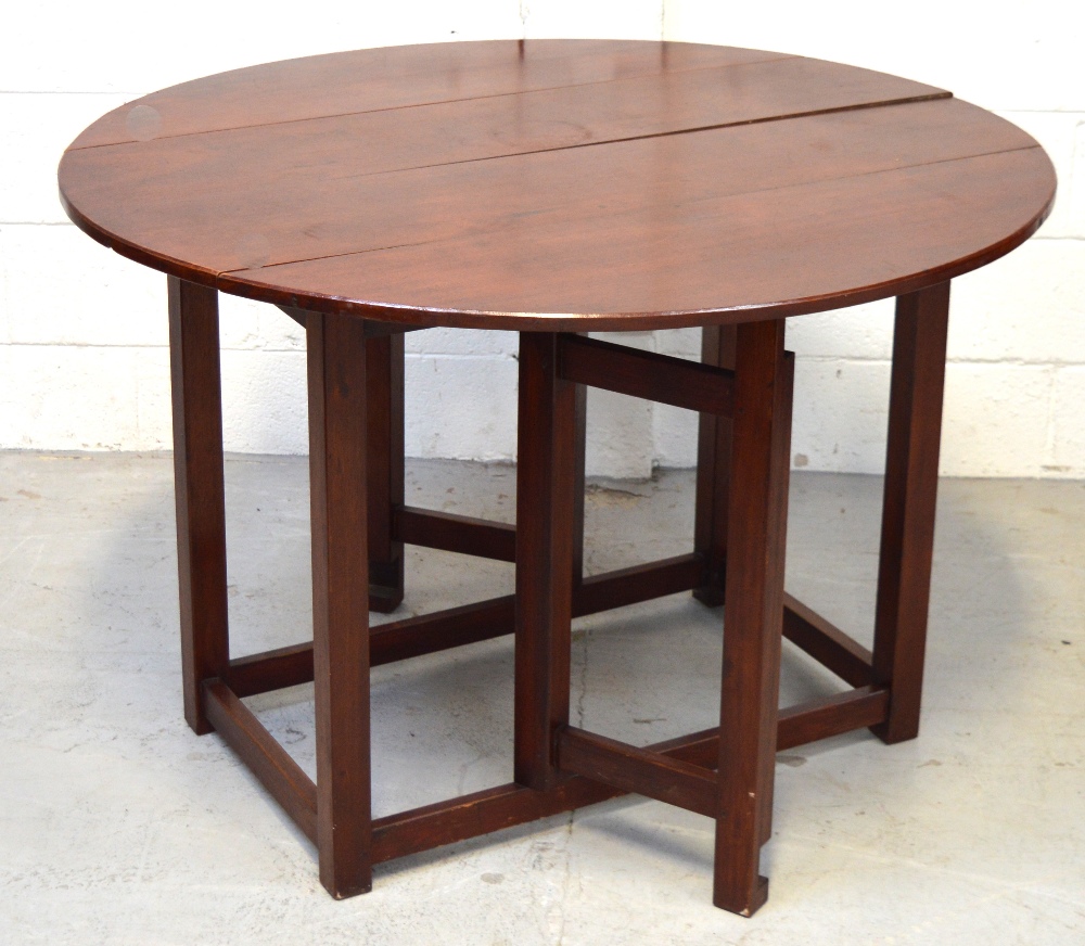 A 20th century dropleaf mahogany dining table on gateleg supports, length when extended 116cm.