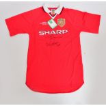 A Manchester United CAMP NOU CHAMPIONS LEAGUE FINAL 1999 replica shirt,