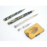 A vintage Parker green marble effect "Vacumatic" fountain pen with a matching propelling pencil,