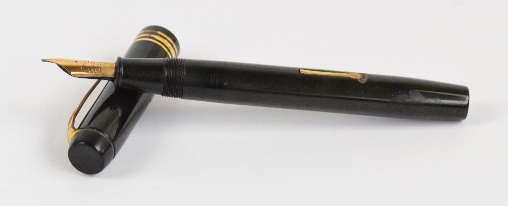 A Conway Stewart no.35 fountain pen with brown body and 14ct yellow gold nib, length 13.2cm.