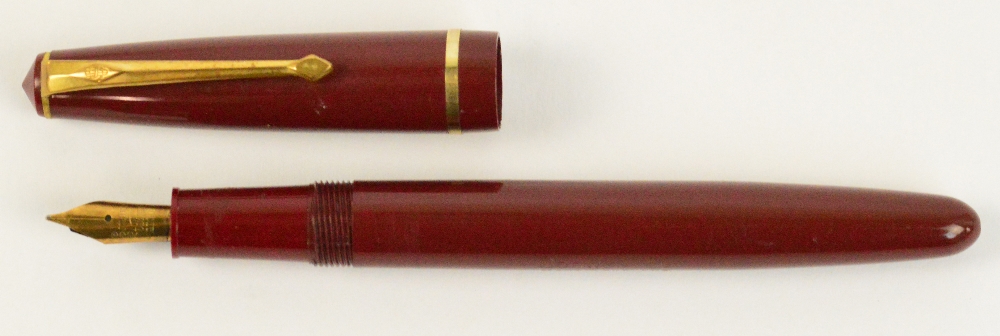 A Conway Stewart "Conway 150" fountain pen with maroon body and 14ct yellow gold nib, length 13.3cm. - Image 2 of 4