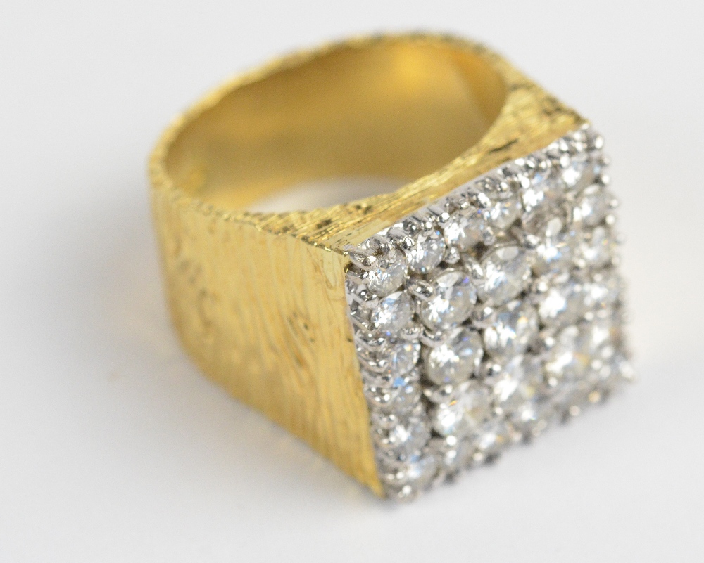 A gentleman's 18ct yellow gold and diamond set cluster ring,