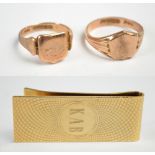 Two 9ct yellow gold signet rings with vacant shield shaped platforms, size U and P,