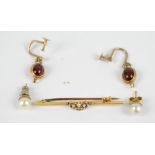 A 15ct yellow gold seed cultured pearl bar brooch,