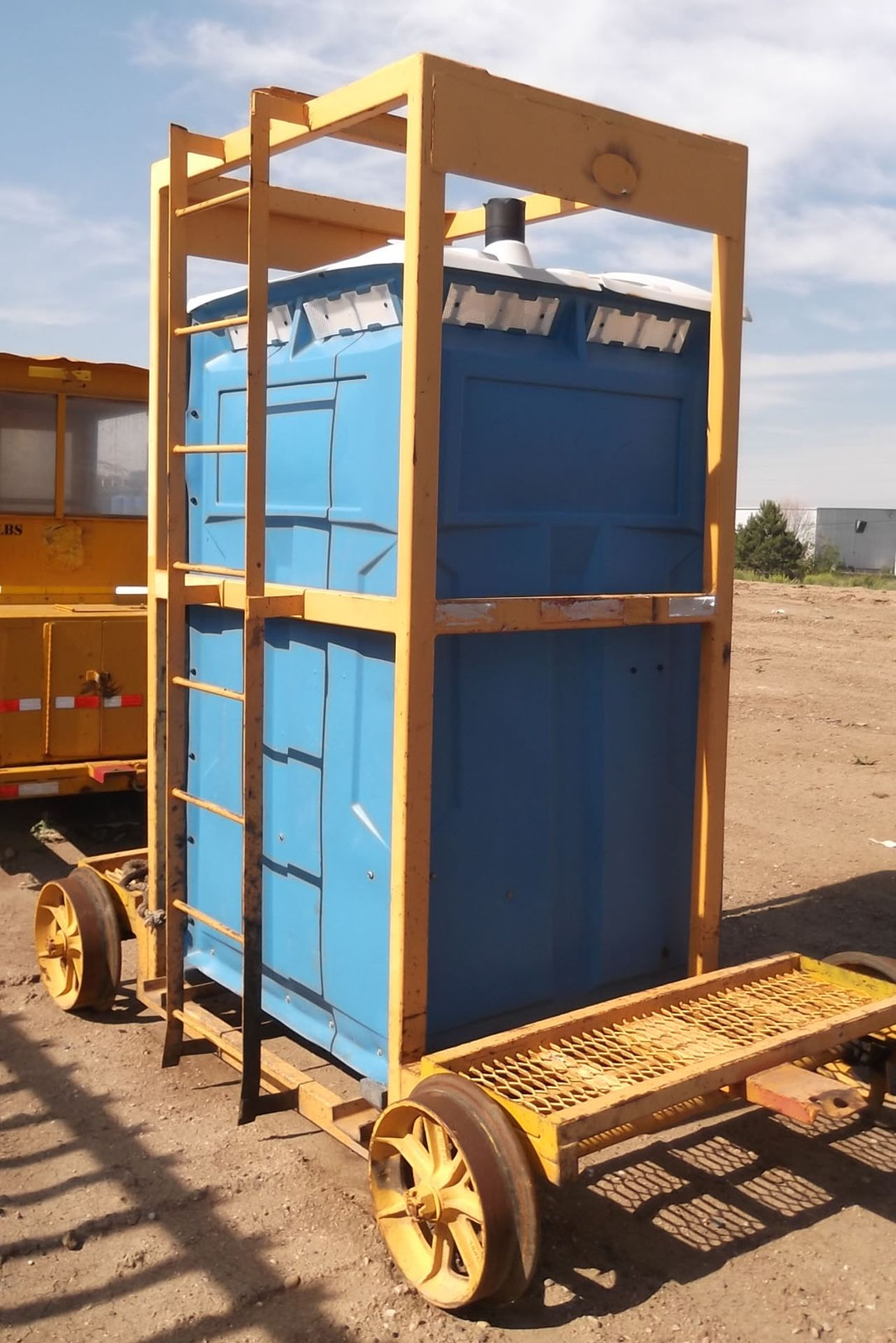 PTC PORTABLE TOILET ON RAILS - Man/Ser# N/A - Image 3 of 4