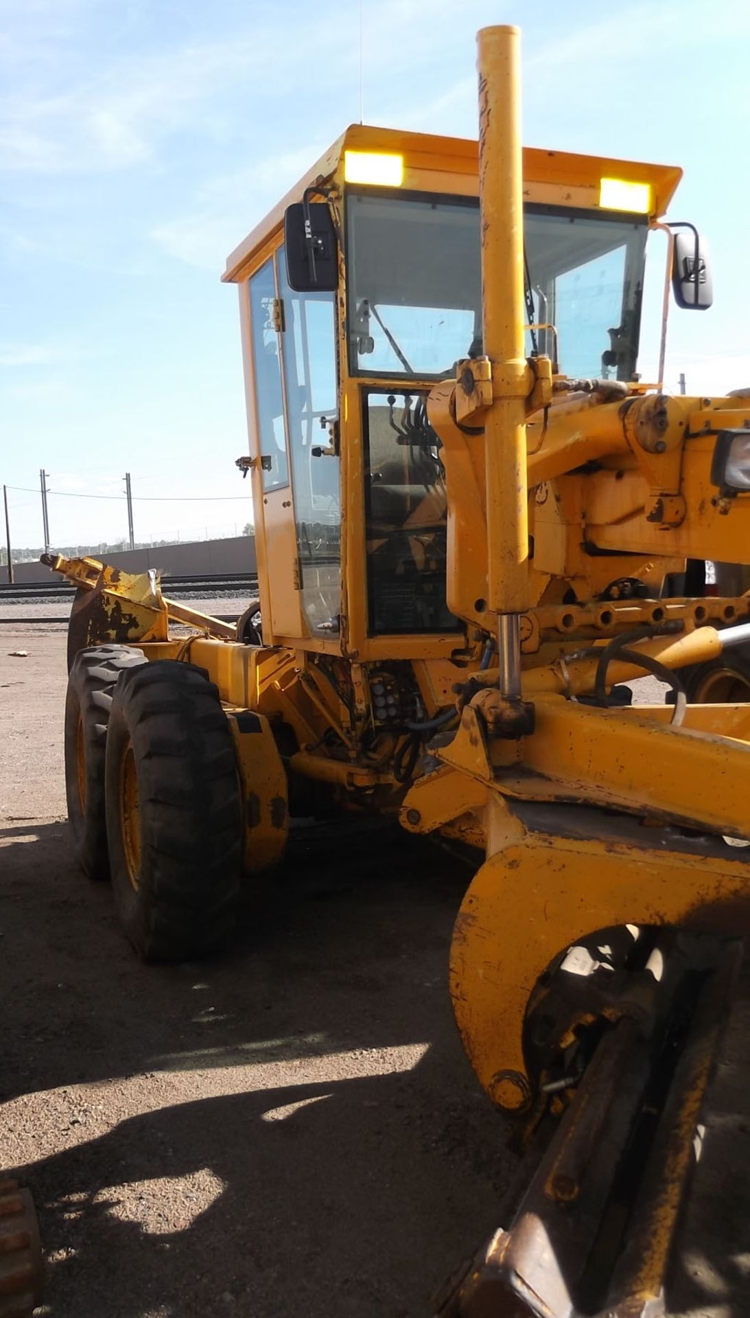 GP 176024 JOHN DEERE GRADER PATROL - Man/Ser# 525000 NO ENGINE - Image 2 of 4