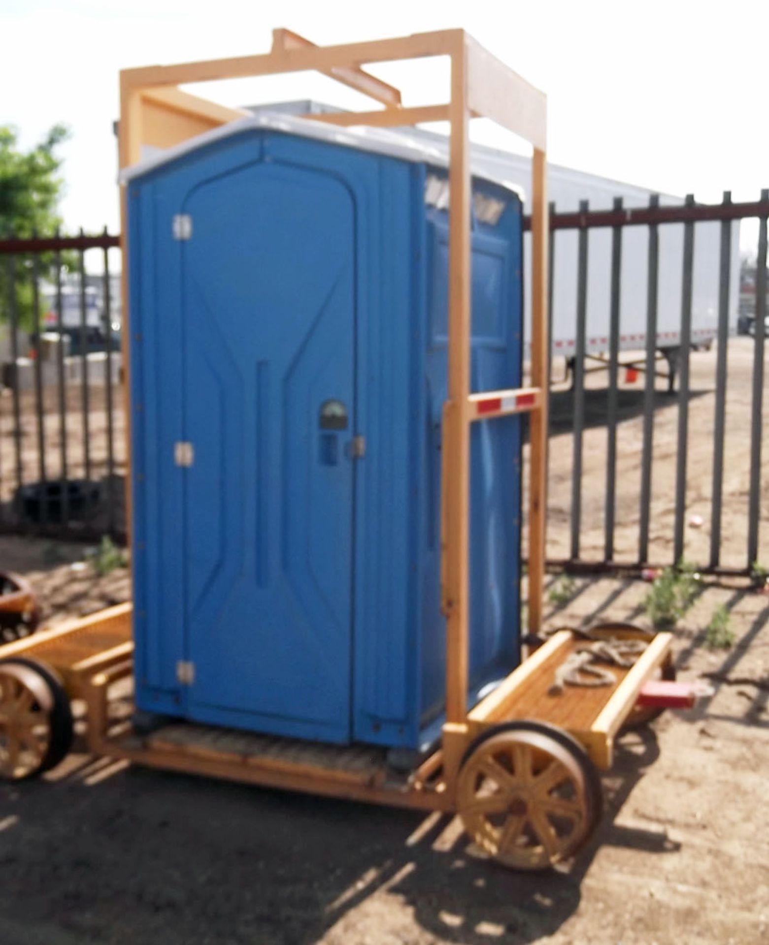 PTC PORTABLE TOILET ON RAILS - Man/Ser# N/A - Image 4 of 4