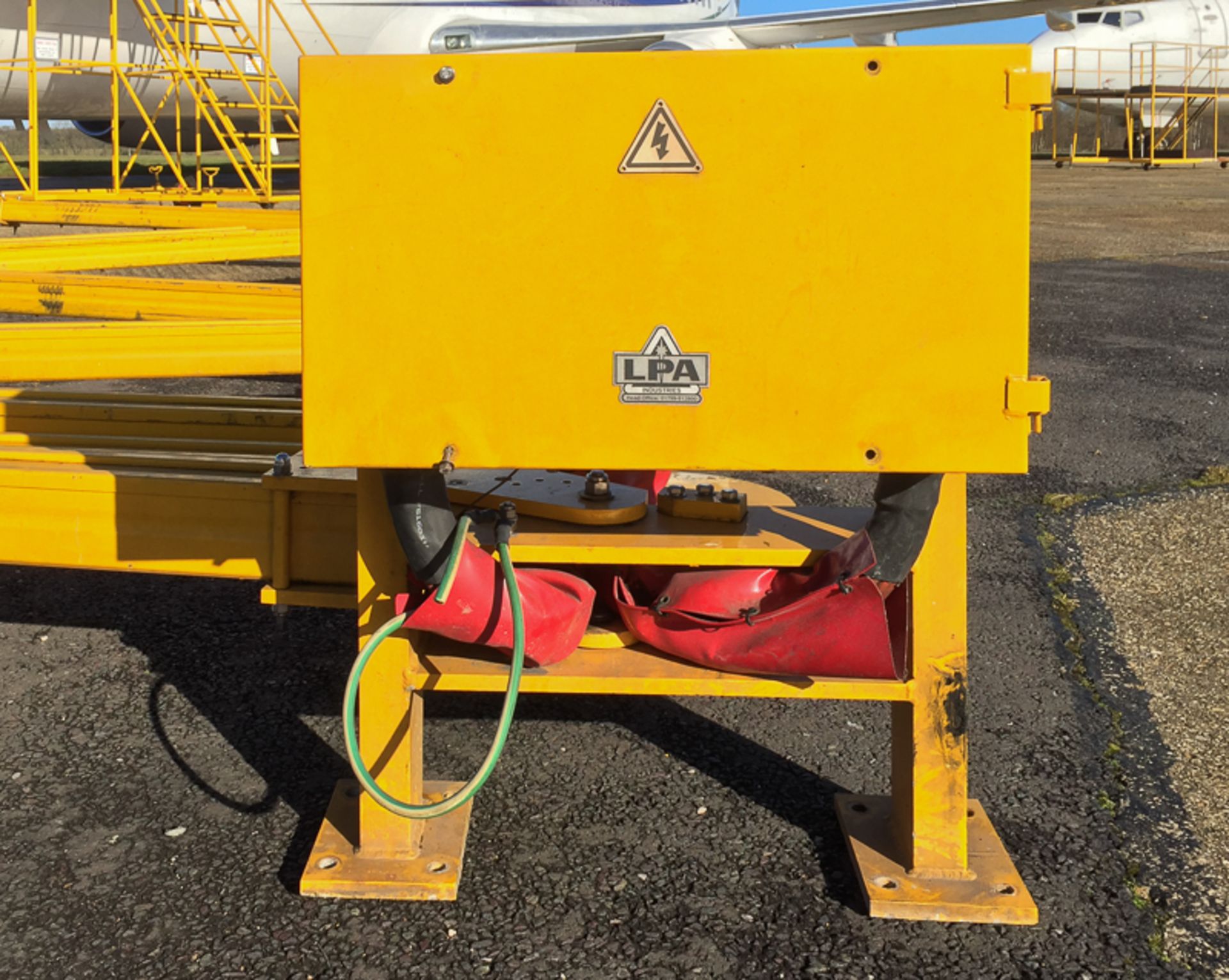 LPA Industries Ltd Airport Crocodile Cable Carrier - Image 4 of 9