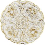 Zierteller Meissen um 1880. Porzellan mit floralem Reliefzierat und reicher Glanzvergoldung. Im