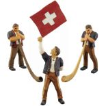 3 Holzfiguren Brienz Mitte 20. Jh. Zwei Alphornbläser und Fahnenschwinger. Drei geschnitzte und