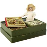Puppenmütterchens Nähschule Kindernäh-Set mit Puppe. Kartonschachtel mit diversem Nähzeug,