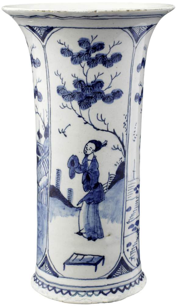 Fayence-Vase Wohl Delft 18. Jh. Weiss glasierte Fayence. Umlaufende Blaumalerei mit