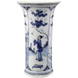 Fayence-Vase Wohl Delft 18. Jh. Weiss glasierte Fayence. Umlaufende Blaumalerei mit